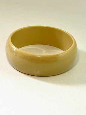 Vintage Chunky Tan Plastic Bangle